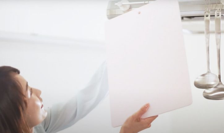 中性洗剤を使用して洗い、布でしっかりと拭き乾かしてから、自然に乾燥させるために吊るしてください。